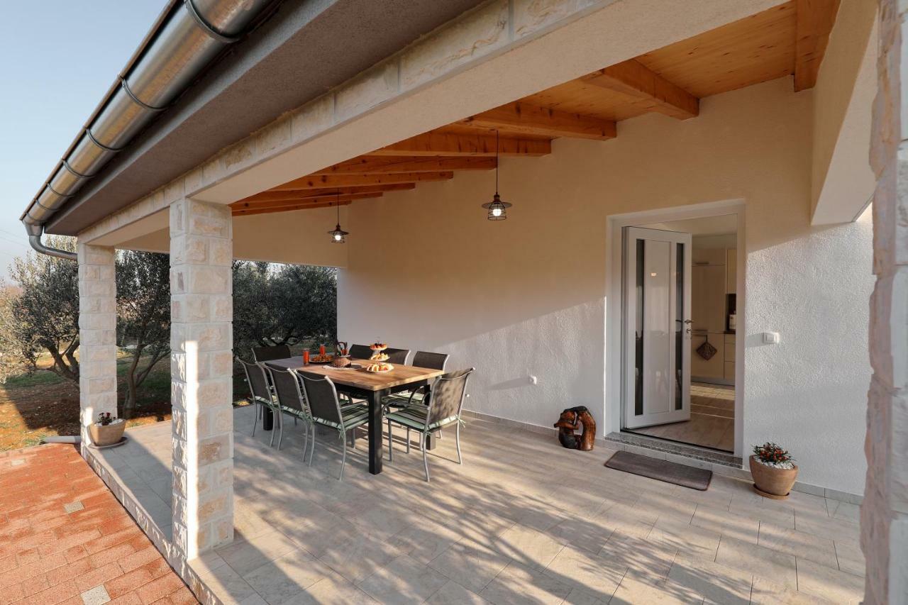 Holiday Home Hrast Debeljak Экстерьер фото