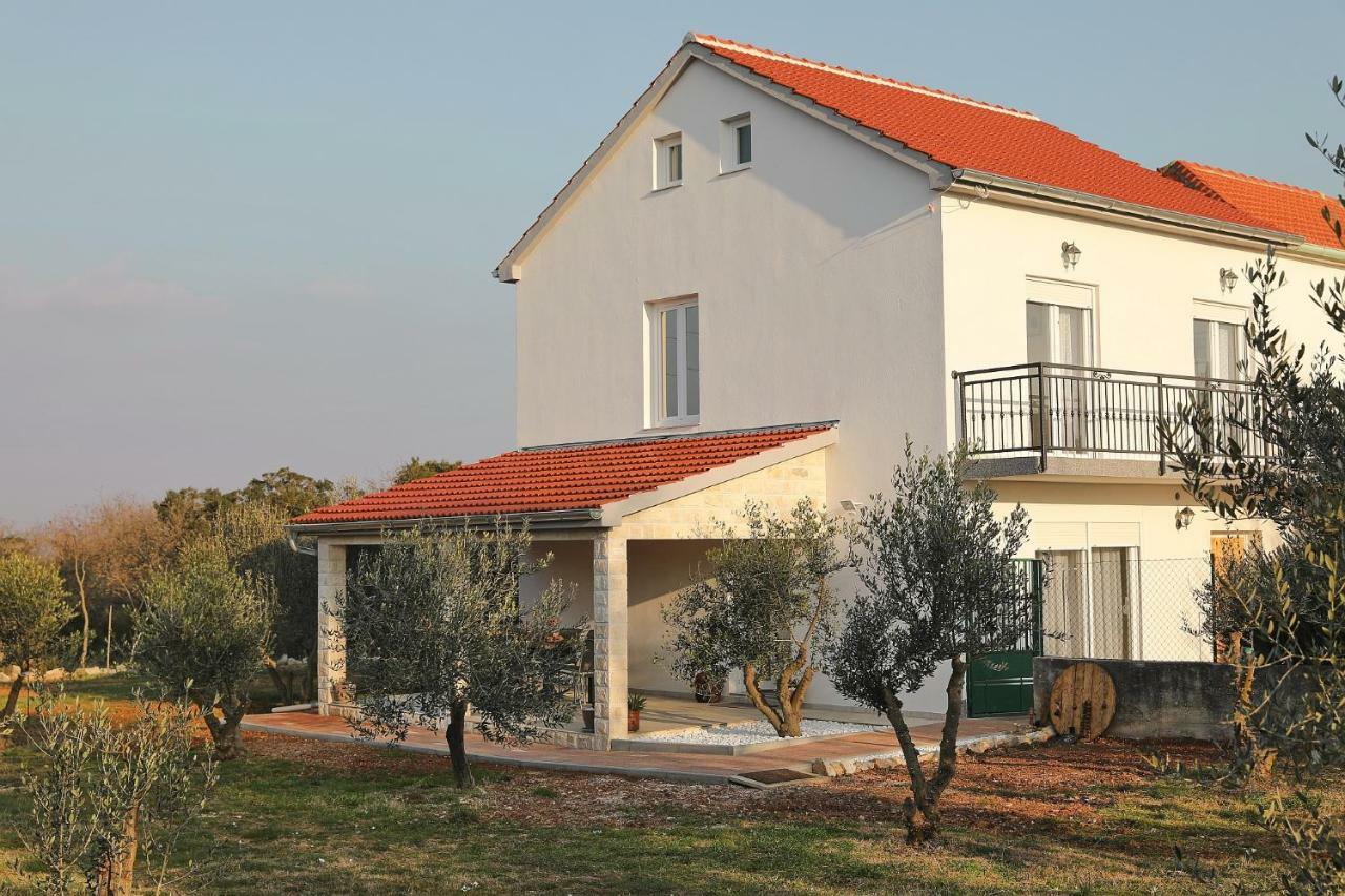 Holiday Home Hrast Debeljak Экстерьер фото