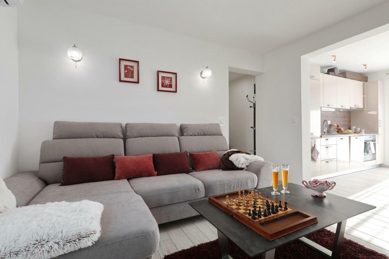 Holiday Home Hrast Debeljak Экстерьер фото