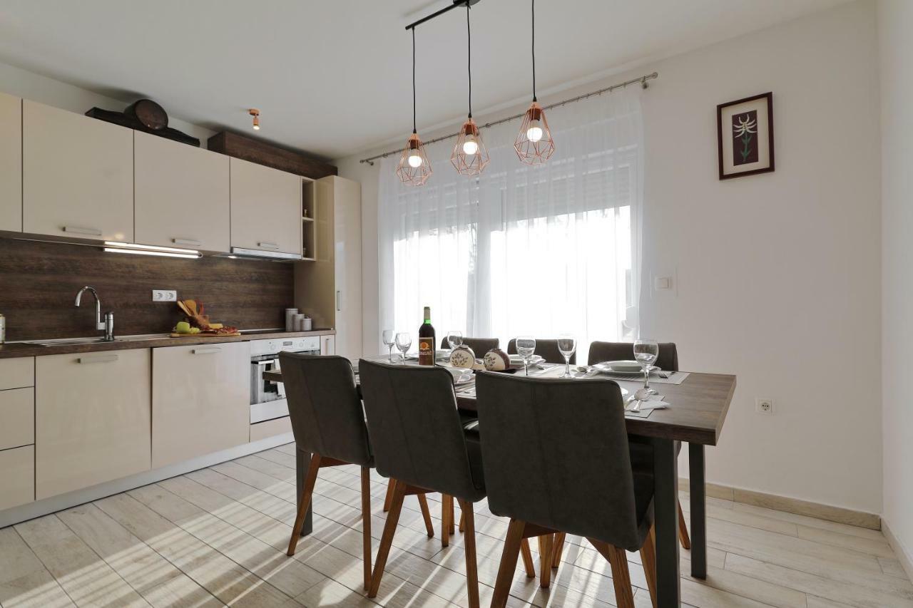 Holiday Home Hrast Debeljak Экстерьер фото