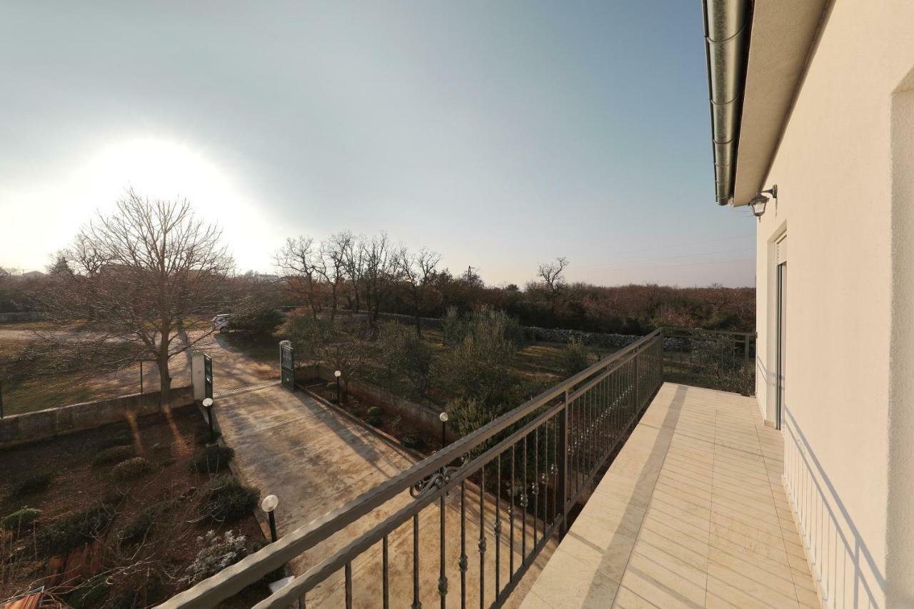 Holiday Home Hrast Debeljak Экстерьер фото