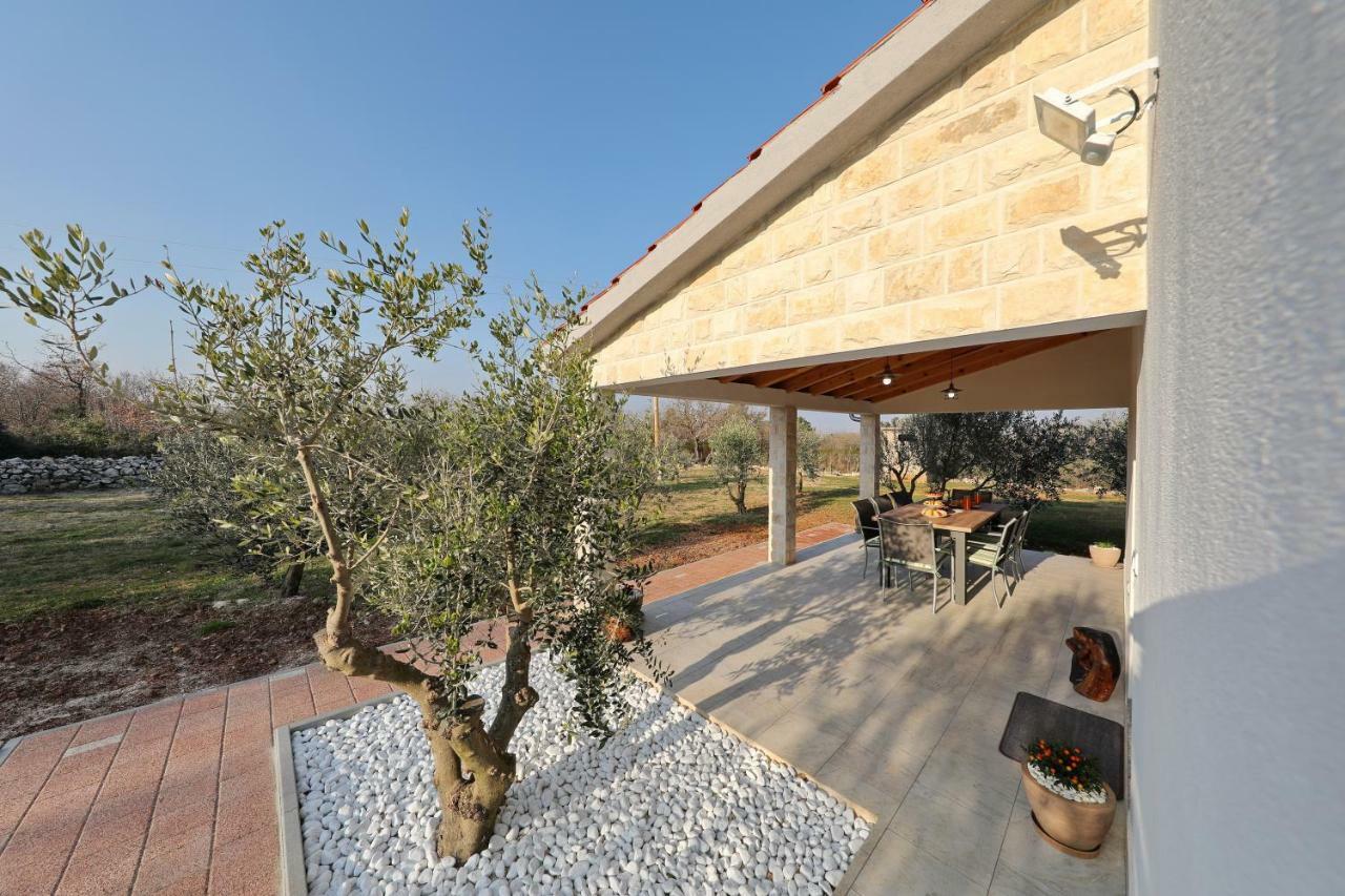 Holiday Home Hrast Debeljak Экстерьер фото